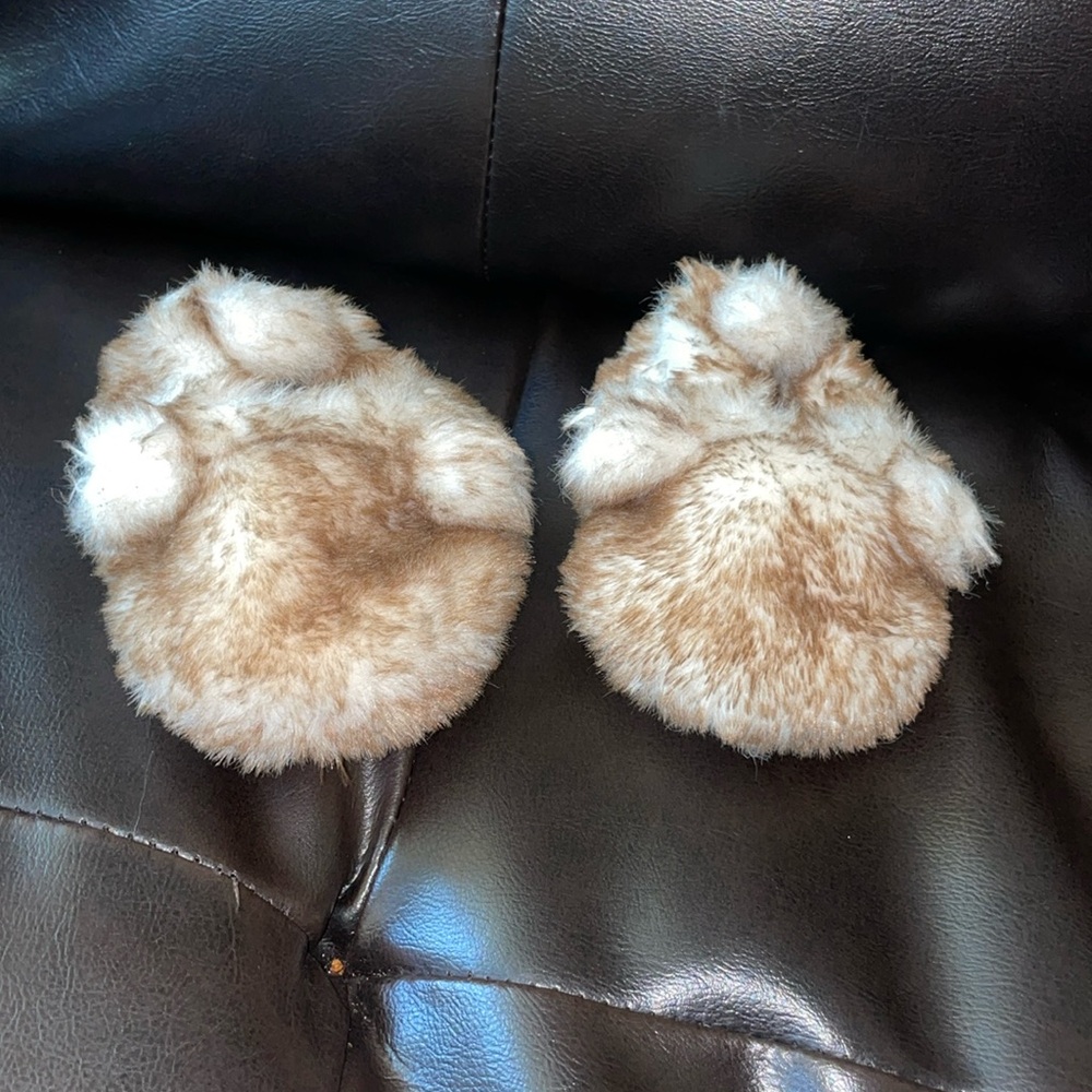 Newborn baby fur slippers, size 0-3 months